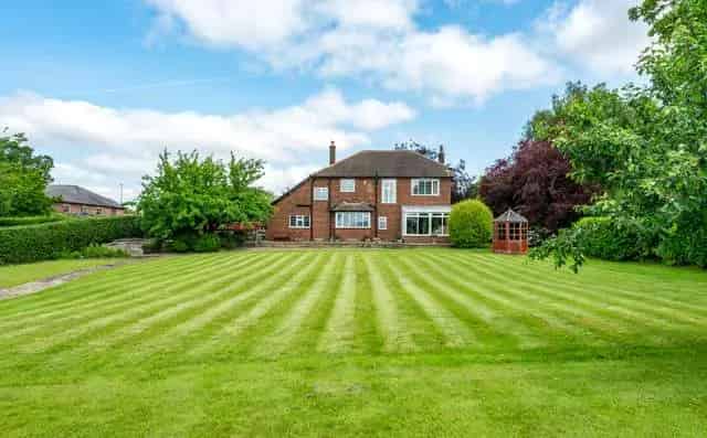 Fryston House: 4 Bed Family Home in 1.5 Acres