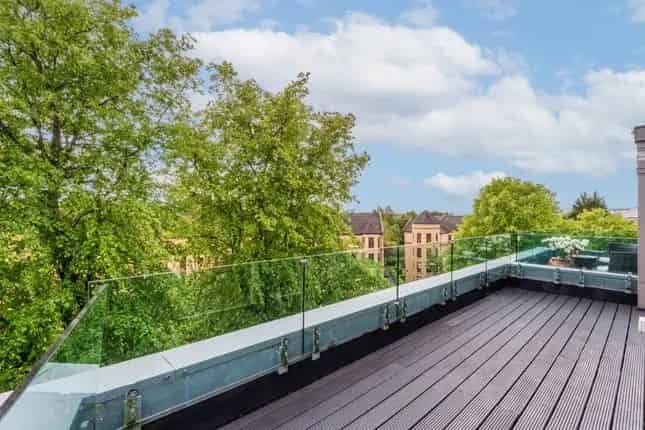 2-Bedroom Penthouse Apartment for Sale in Glasgow G12