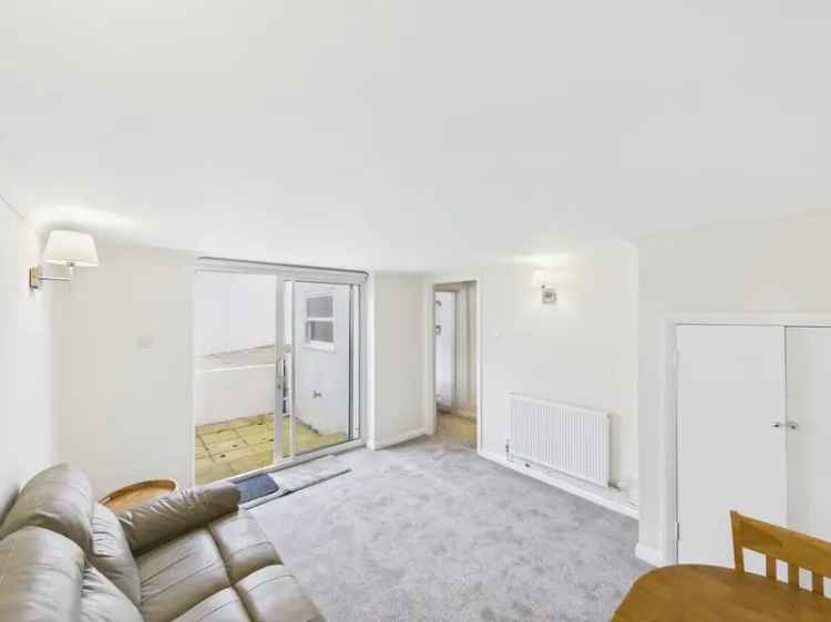 2 Bedroom Townhouse with Secure Parking and Modern Amenities