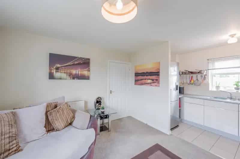 2 Bedroom Top Floor Apartment For Sale