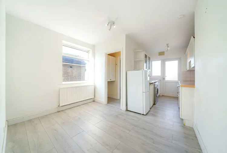 3 bedroom maisonette for sale