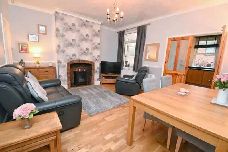3 Bed House for Sale Near Town Centre