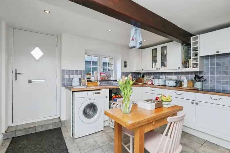 Charming 3-Bed Semi-Detached Cottage with Delightful Gardens