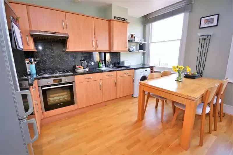 2 Double Bed Flat for Sale Near Colliers Wood