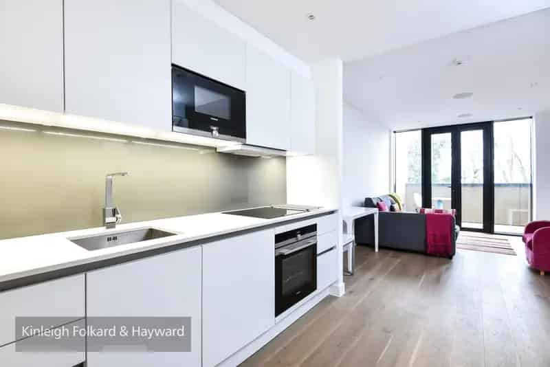 Large Double Bedroom Flat with Terrace in Muswell Hill