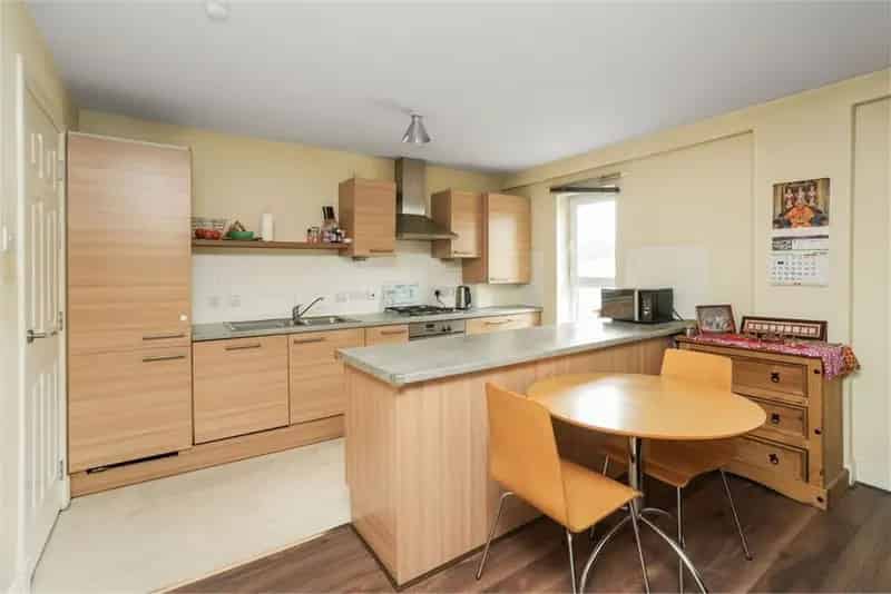 2 Bed Flat First Floor Edinburgh Shore
