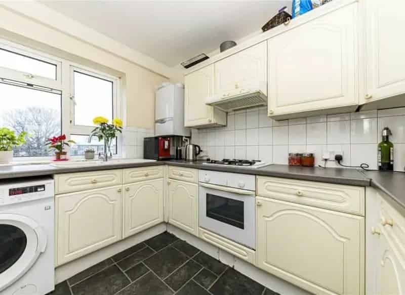 3 Bedroom Apartment Near Richmond and North Sheen