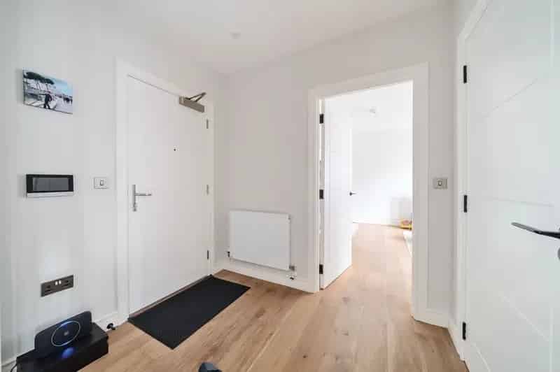 1 Bedroom Flat for Sale near Esher Claygate