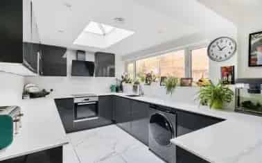 5 Bedroom Family Home in Sidmouth with Garden and Parking