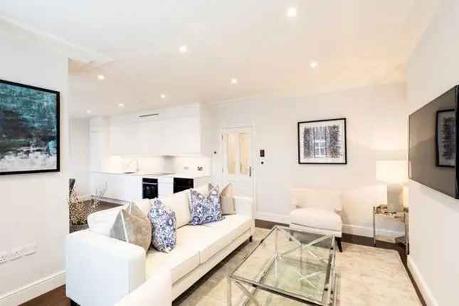 Flat to rent in Hamlet Gardens, London W6