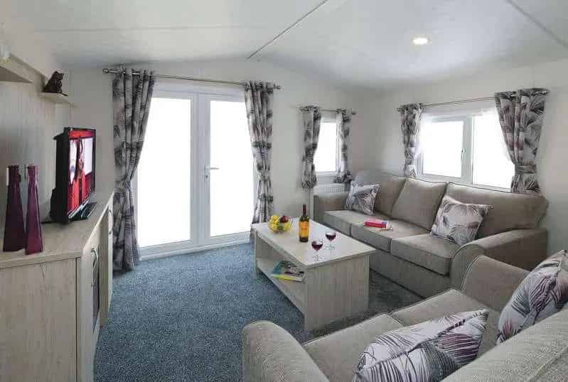 2 Bed Holiday Home for Sale Near Tranquil Pond