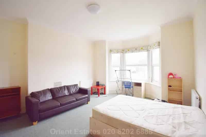 3 Bedroom Flat House to Rent