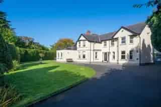 Detached Family Home 4000 Sqft 5 Beds 2 Ensuite Mature Gardens