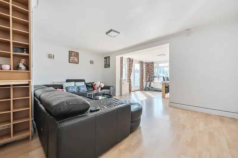 Spacious 3-Bed House Near Hilly Fields and Gordon Hill Station
