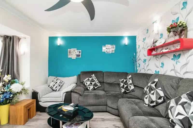 5 Bedroom Extended Family Home Near Black Lake Metro
