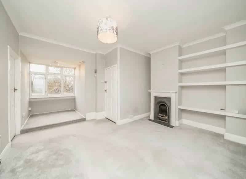 Strawberry Hill One Bedroom Flat with Allocated Parking