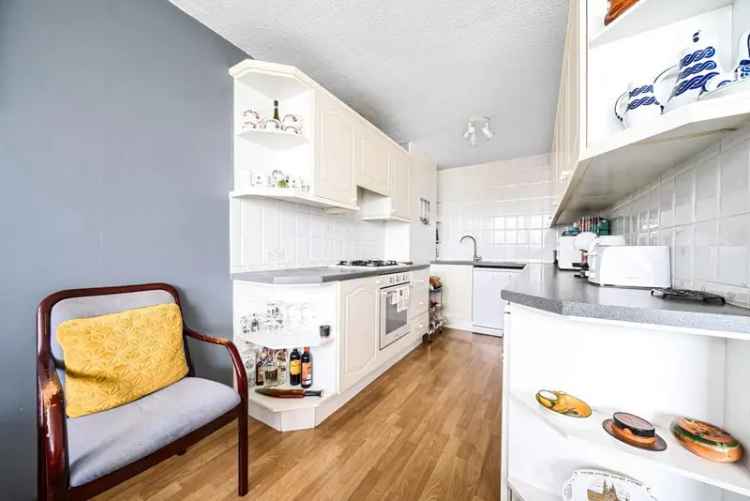 Spacious 2-Bedroom Maisonette with West-Facing Balcony