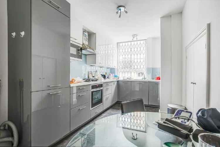 Flat For Sale in City of Westminster, England