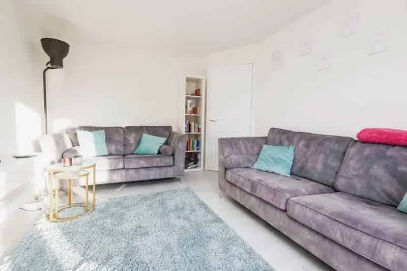 Three Bedroom Detached House in Hurst Green