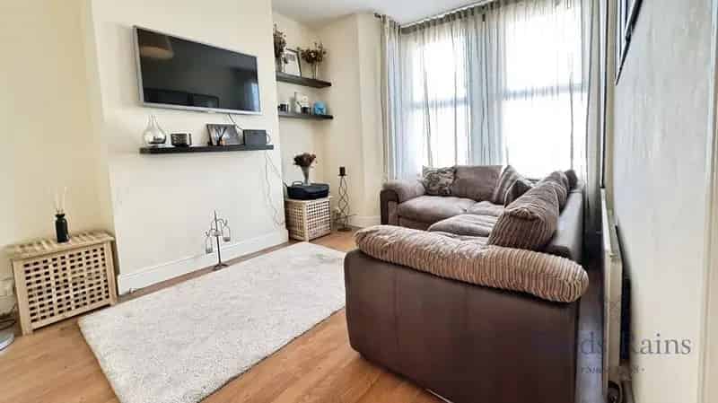 2 Bedroom Flat for Sale in London SE6