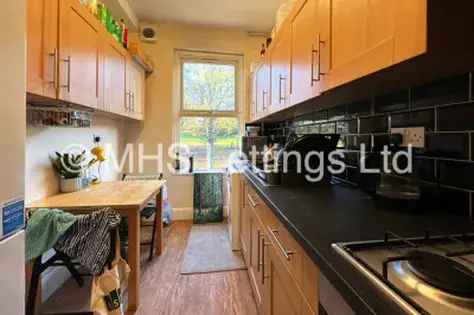 9 Bedroom House Near Park Unlimited Bills Leeds