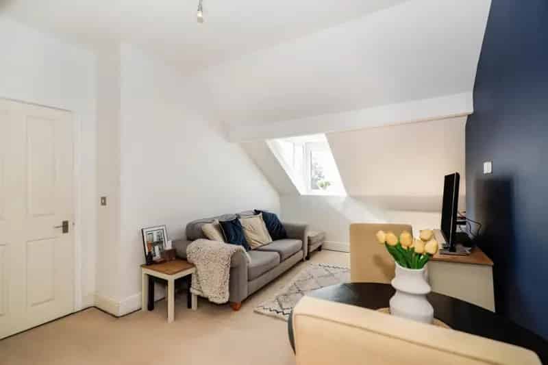 2 Bed Flat for Sale - The Avenue