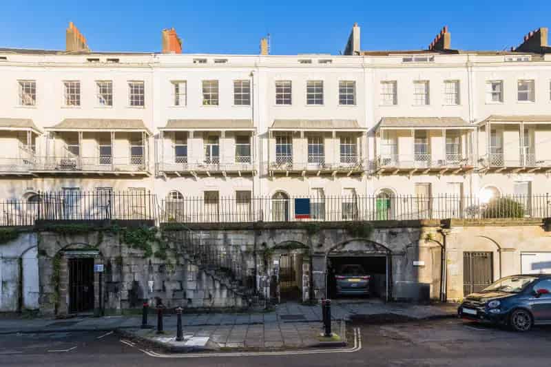 3 Bedroom Flat for Sale in Clifton Village Bristol