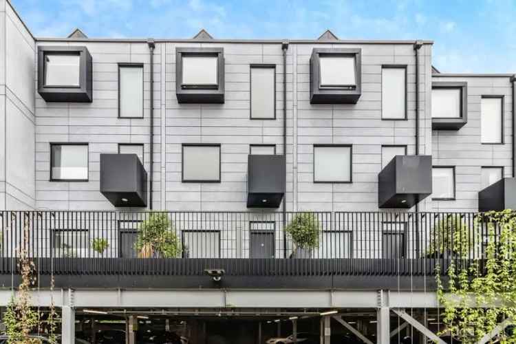 3 Bedroom Townhouse Manchester M4 Canal Views Secure Parking