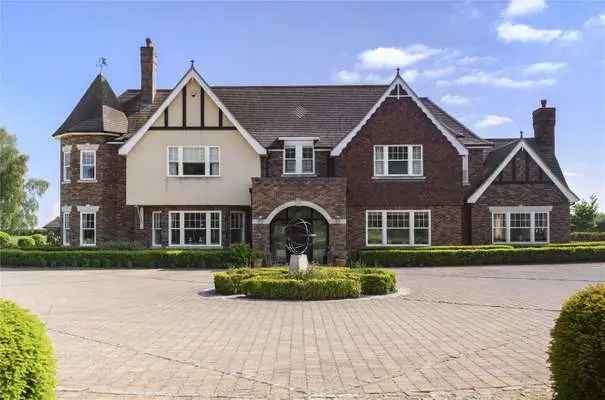Stunning 7-Bedroom House with Pool, Gym & 40 Acres