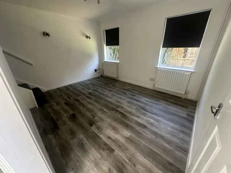 Newly Renovated 2-Bedroom House Near Peterborough City Center