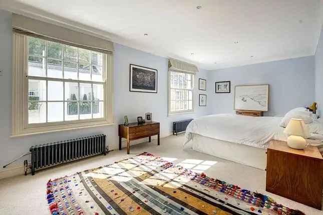 Mews house for sale in Hyde Park Gardens Mews, London W2