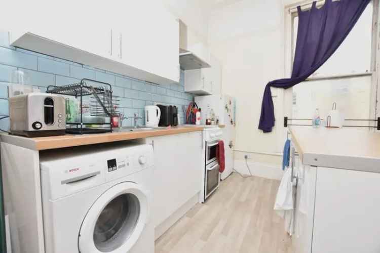 4 Bedroom Maisonette Near Triangle New Kitchen