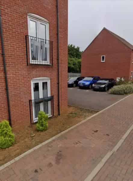 2 Bed Ground Floor Flat Disabled Access Allocated Parking