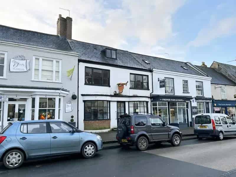 Honiton Town Centre Retail Unit with Offices and Garden