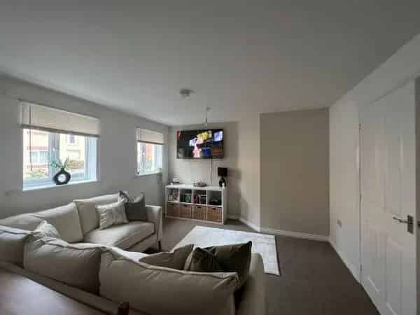 2 Double Bedroom Ground Floor Flat  Off Road Parking