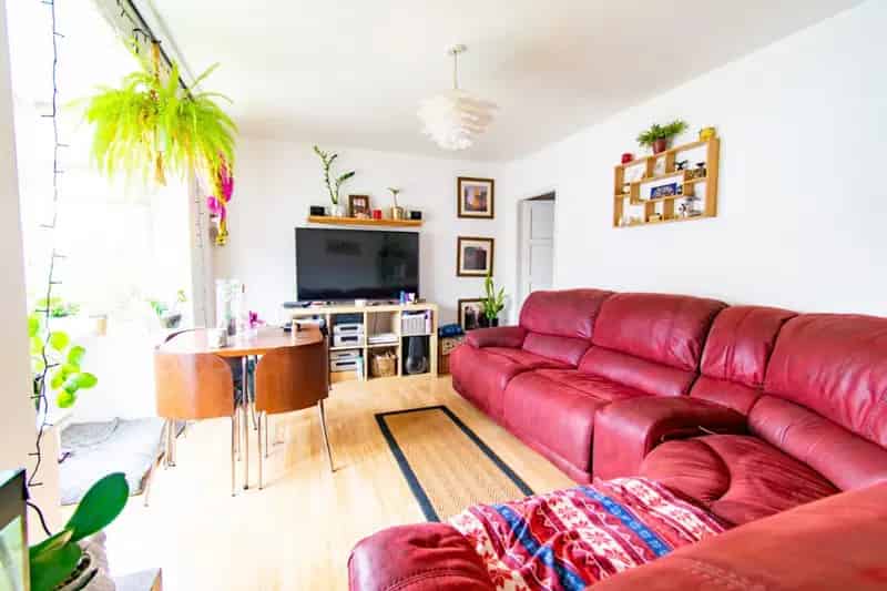 3 Bedroom House For Sale With Garden and Parking