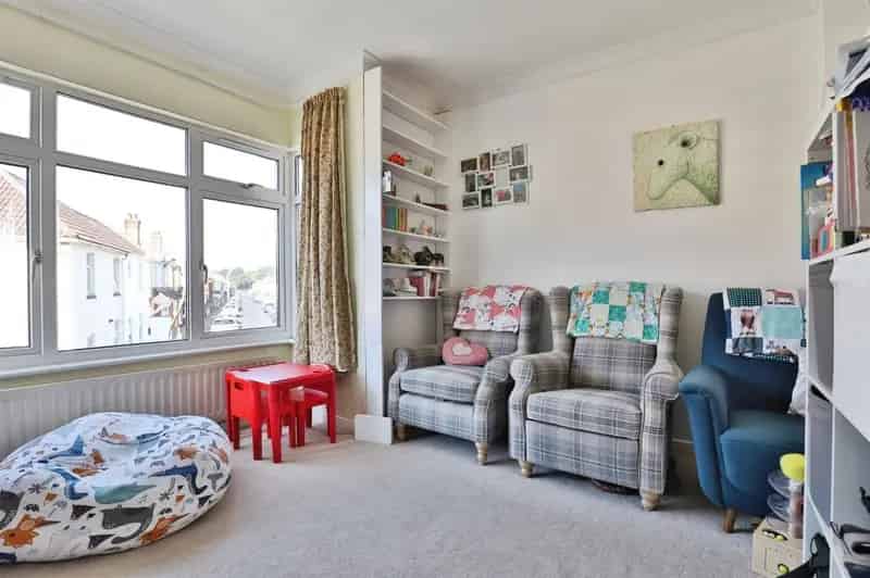 Two Bedroom First Floor Apartment Near Pokesdown Station
