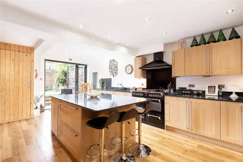 5 Bedroom Victorian Terrace House Highbury