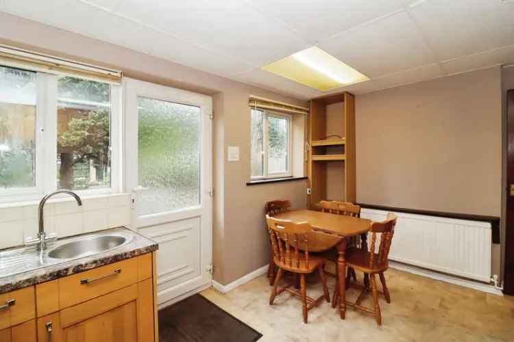 Three Bedroom House Large Plot Off Street Parking Garage