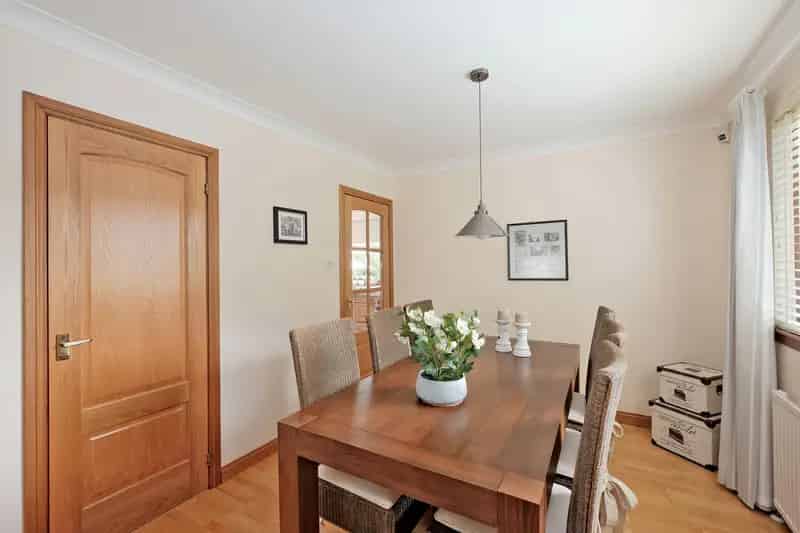 Spacious 4-Bedroom Detached House Westhill Beautiful Garden Garage