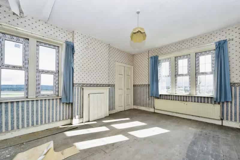 Large Family Home with Garden, Carport and Outbuildings