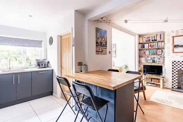 4 Bedroom Semi-Detached House for Sale in Bromley Heath BS16