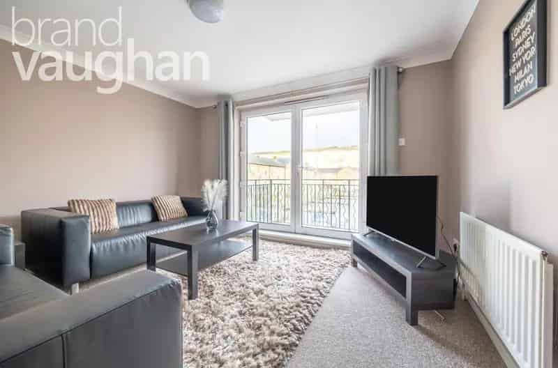 2 Bedroom Brighton Marina Apartment with Parking