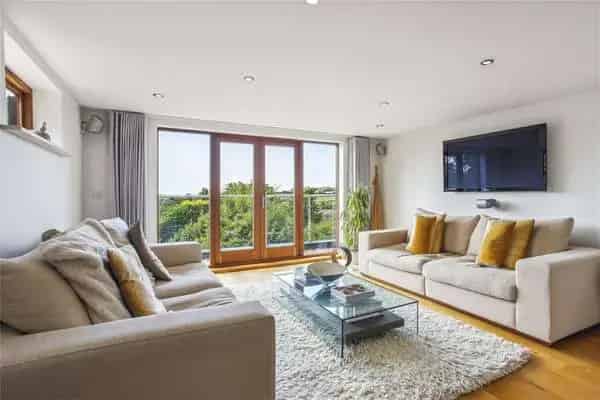 Beechwood Drive, Aldbury, Tring, Hertfordshire, HP23 5SB | Property for sale | Savills