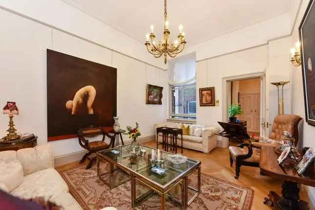 Flat for sale in Palace Court W2