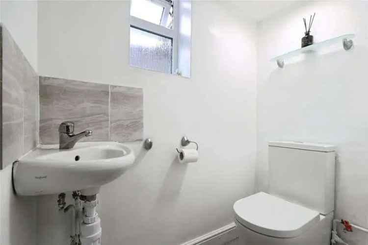 3 Bed Semi-Detached House For Sale Near Knaphill