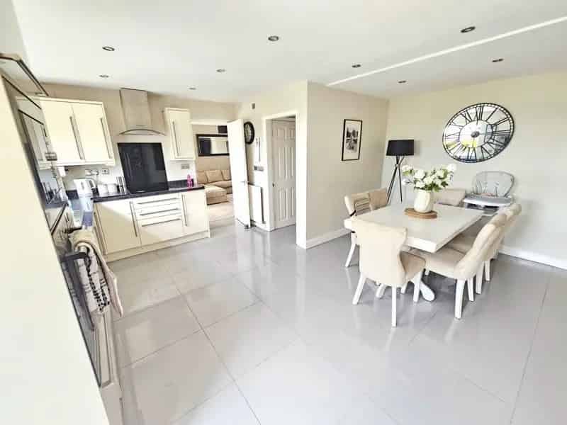 4 Bedroom Detached House to Rent