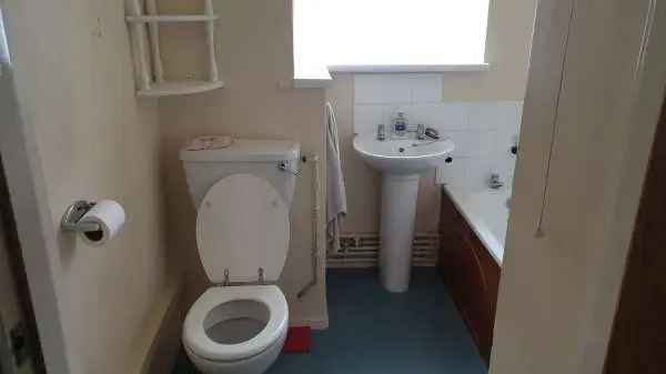 Flat For Rent in Basingstoke and Deane, England