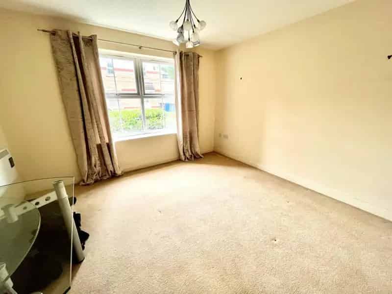 2 Bedroom Ground Floor Apartment For Sale