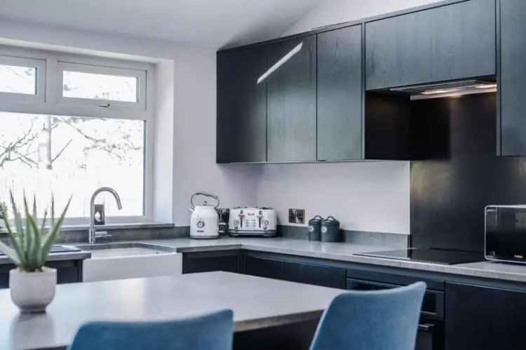 3 Bedroom Detached House for Sale in Bromley Cross